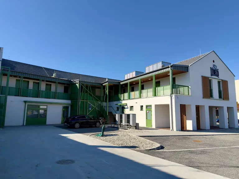 Polyfunkčná budova LEBECO a trhovisko v Kolárove